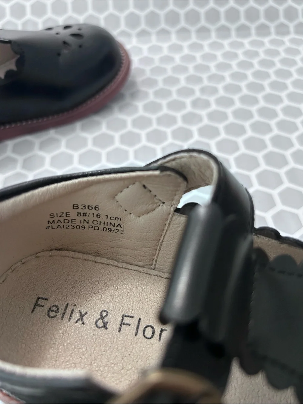 Felix & Flora elegant black